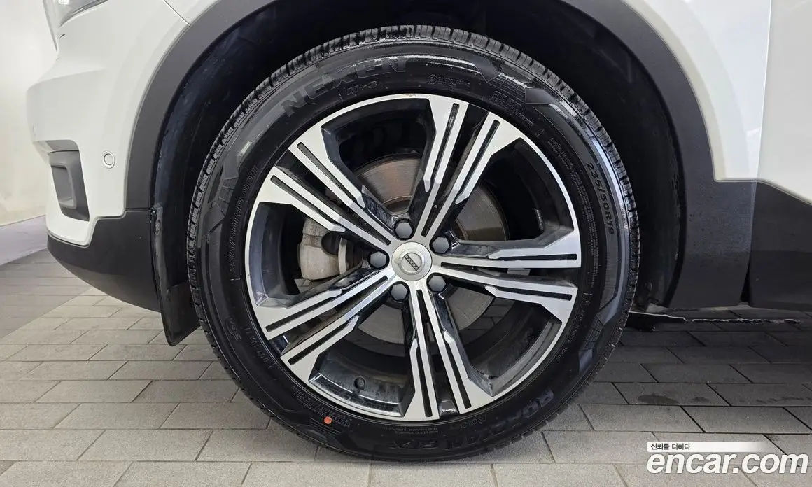 Volvo XC40 2020 2.0 автомат (гидро), фото 5 Volvo XC40 2020 2.0 автомат (гидро), фото 5