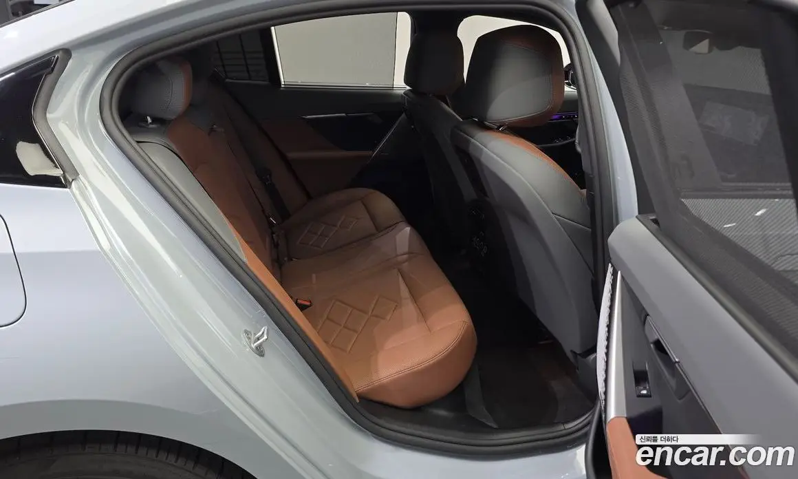 BMW 5 серия 2025 2.0 автомат (гидро), фото 17
