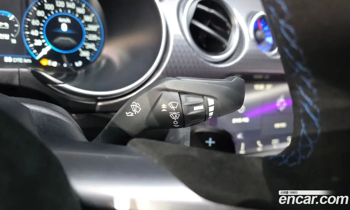 Ford Mustang 2019 2.3 автомат (гидро), фото 25