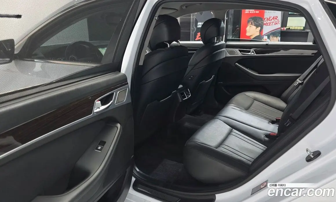Genesis G80 2017 3.3 автомат (гидро), фото 16 Genesis G80 2017 3.3 автомат (гидро), фото 16
