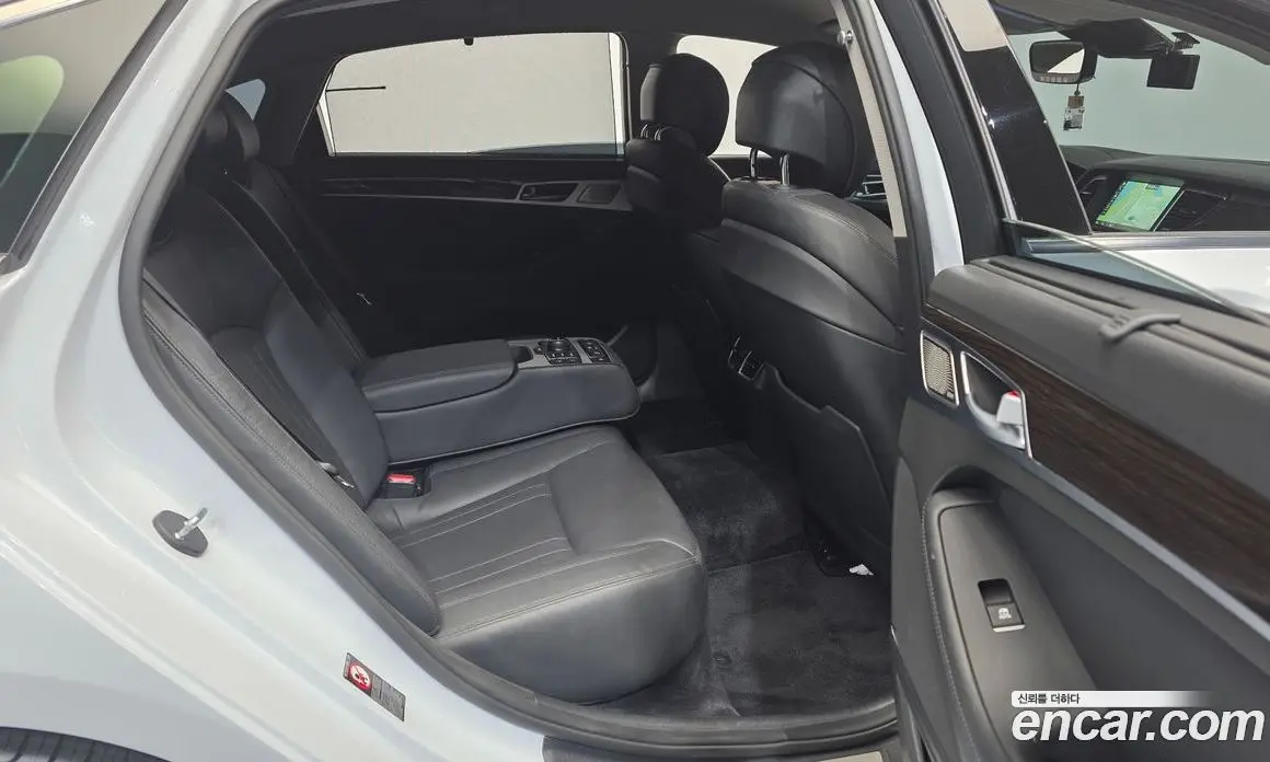 Genesis G80 2017 3.3 автомат (гидро), фото 18 Genesis G80 2017 3.3 автомат (гидро), фото 18