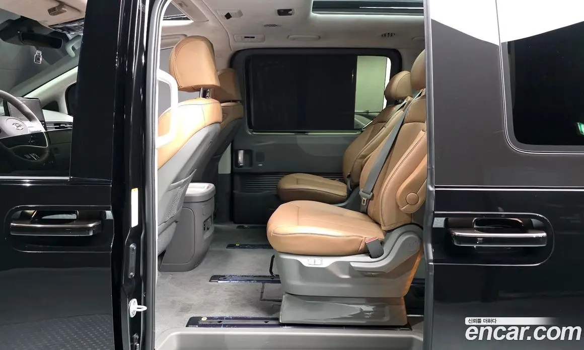 Hyundai Staria 2023 2.2 автомат (гидро), фото 11