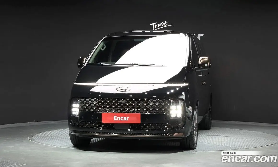 Hyundai Staria 2023 2.2 автомат (гидро), фото 3
