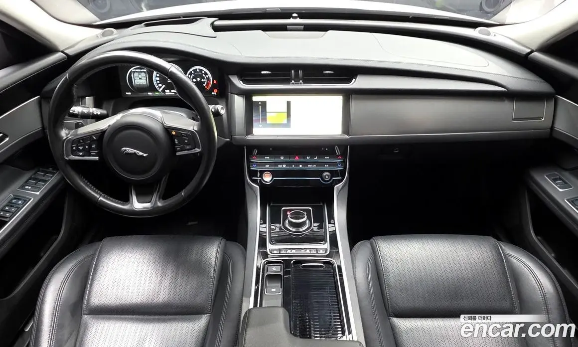 Jaguar XF 2018 2.0 автомат (гидро), фото 10 Jaguar XF 2018 2.0 автомат (гидро), фото 10
