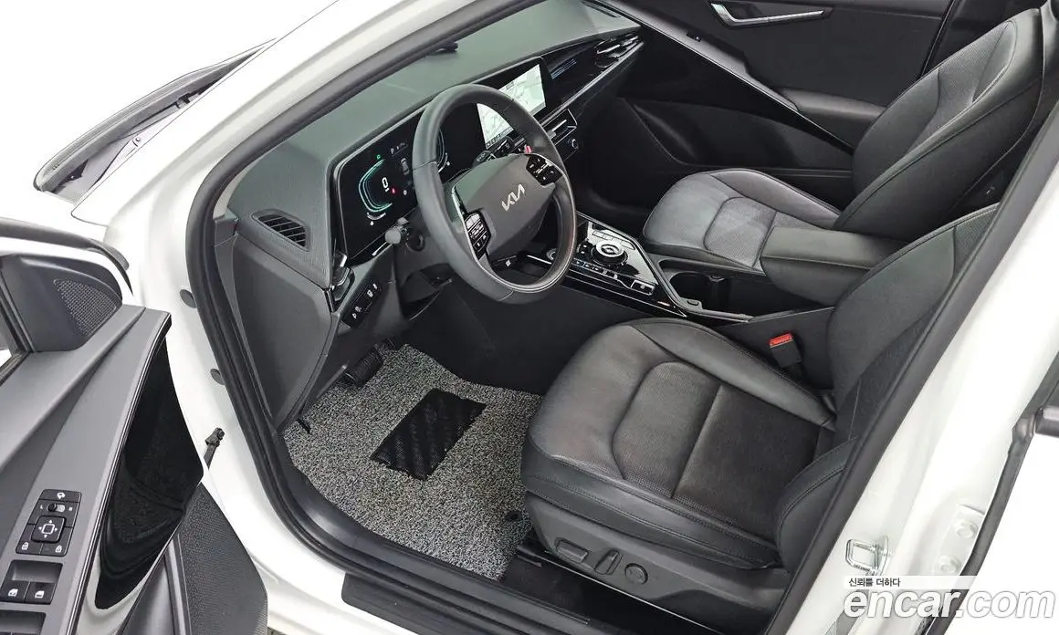 Kia Niro 2023 1.6 автомат (гидро), фото 13