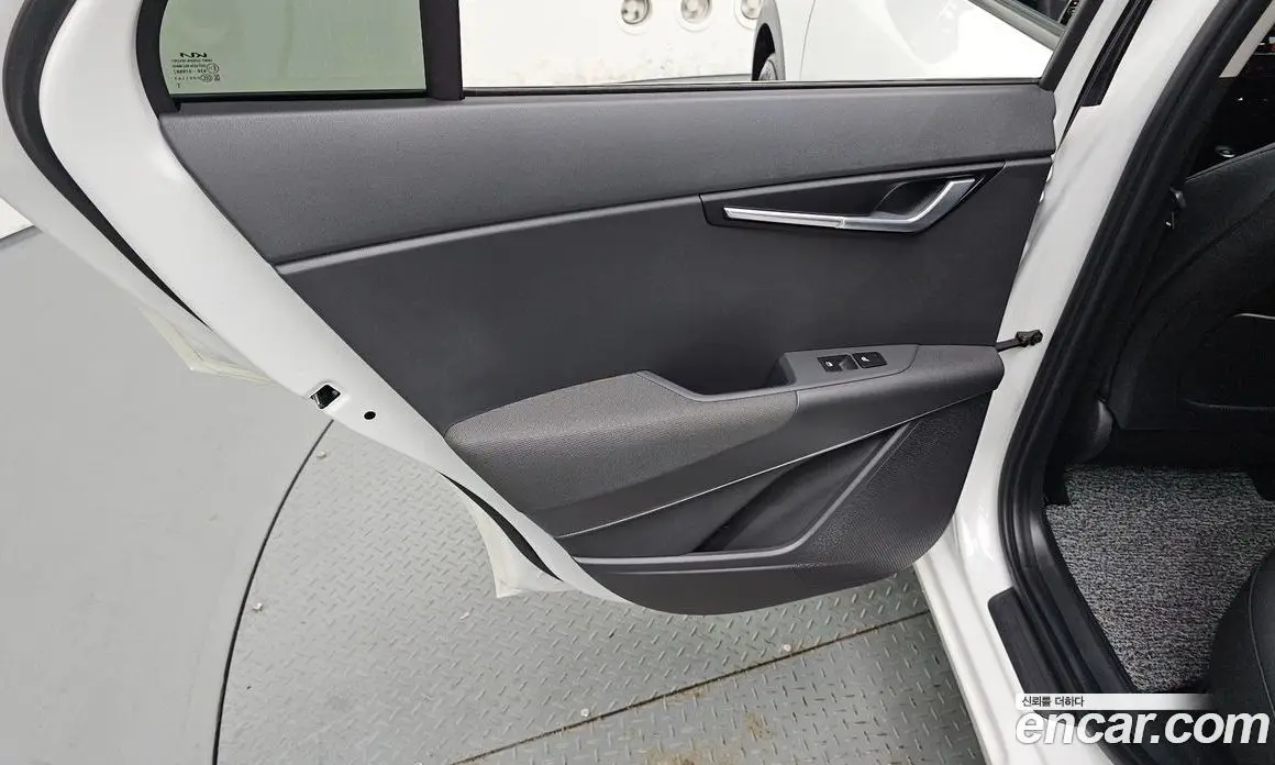 Kia Niro 2023 1.6 автомат (гидро), фото 15