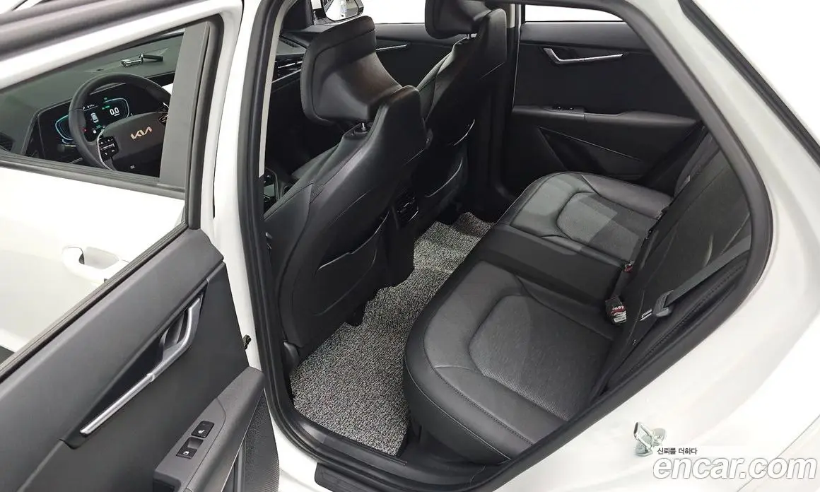 Kia Niro 2023 1.6 автомат (гидро), фото 16