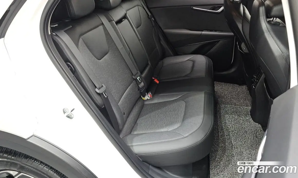 Kia Niro 2023 1.6 автомат (гидро), фото 18