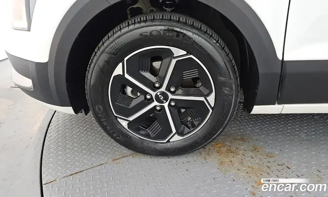 Kia Niro 2023 1.6 автомат (гидро), миниатюра 5