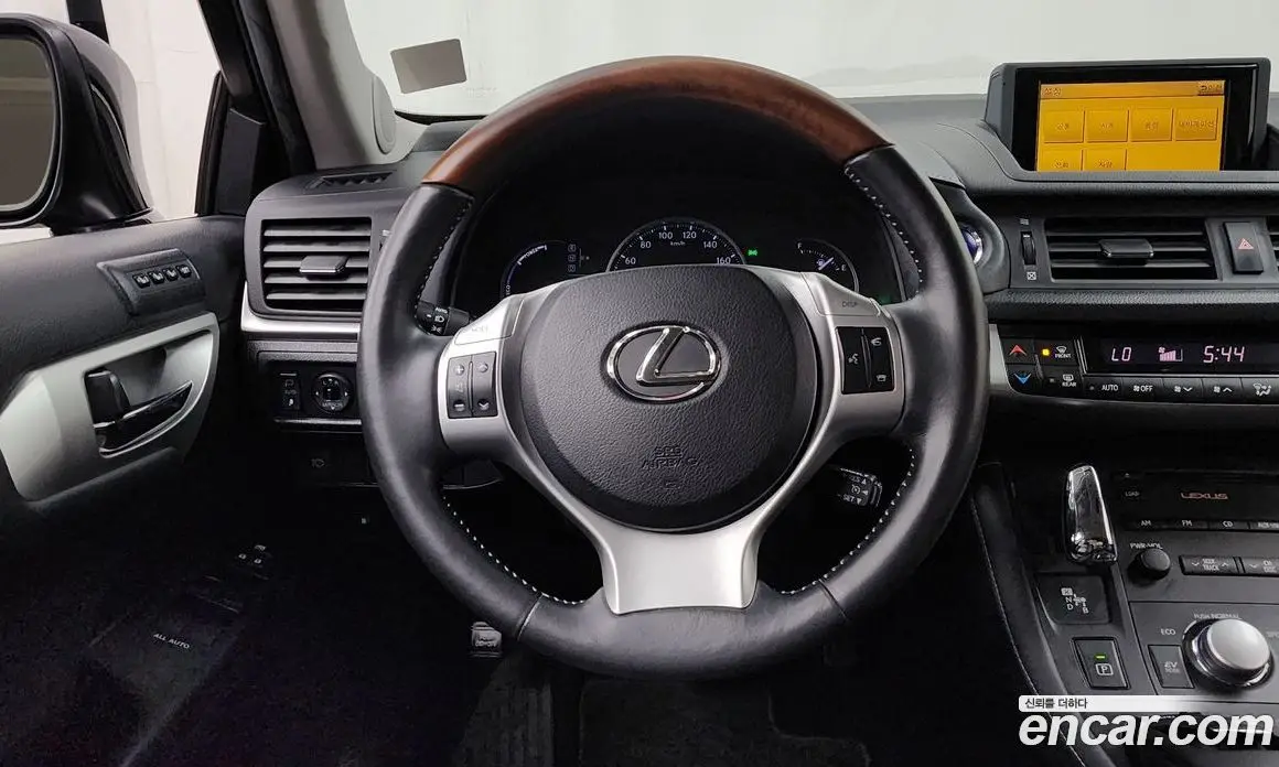 Lexus CT200h 2011 1.8 автомат (гидро), фото 13 Lexus CT200h 2011 1.8 автомат (гидро), фото 13