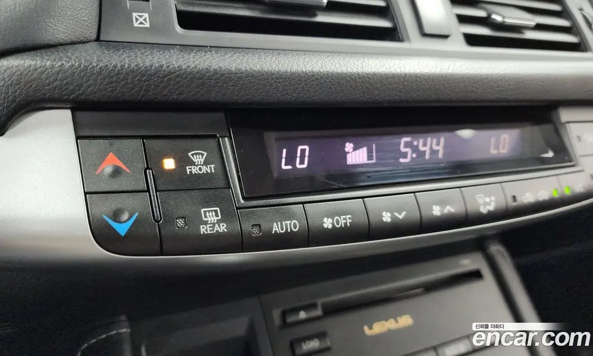 Lexus CT200h 2011 1.8 автомат (гидро), фото 20 Lexus CT200h 2011 1.8 автомат (гидро), фото 20