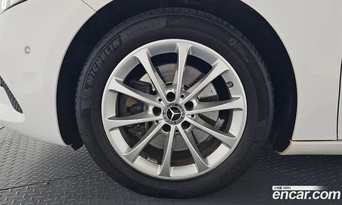 Mercedes-Benz A-Class 2019 2.0 автомат (гидро), фото 4