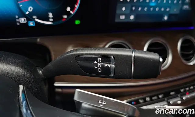 Mercedes-Benz E-Class 2023 2.0 автомат (гидро), миниатюра 12