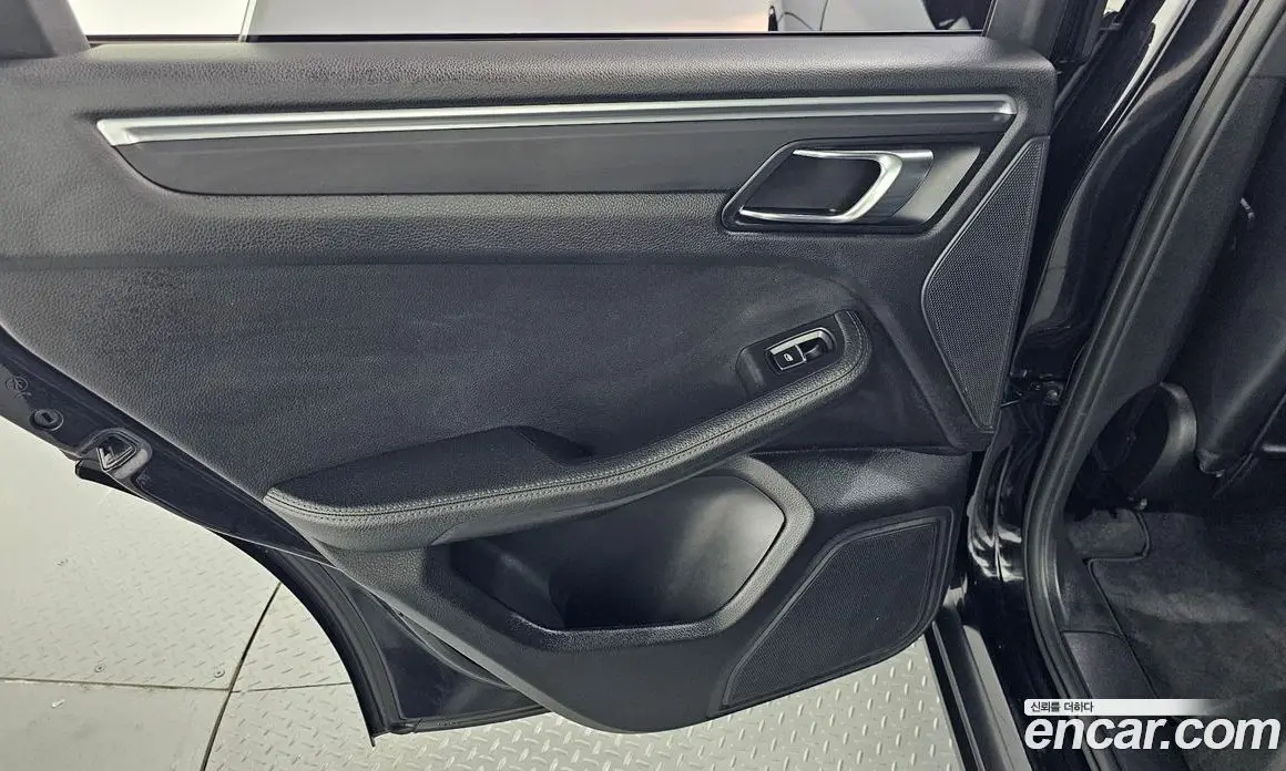 Porsche Macan 2017 2.0 автомат (гидро), фото 15 Porsche Macan 2017 2.0 автомат (гидро), фото 15