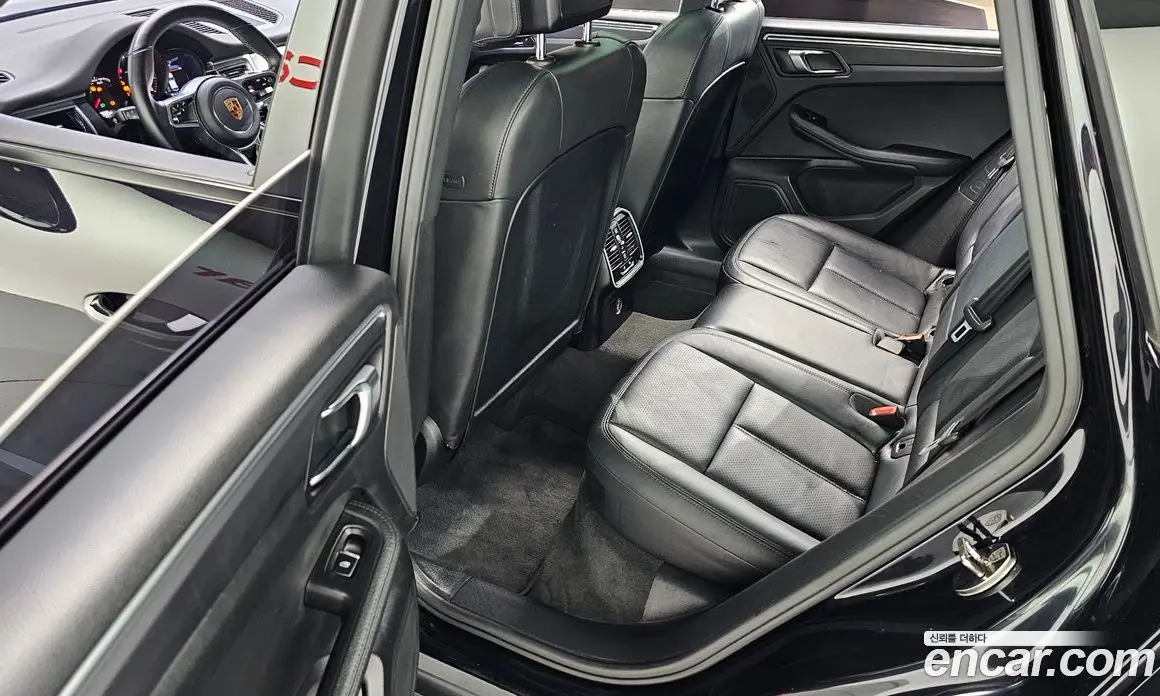 Porsche Macan 2017 2.0 автомат (гидро), фото 17 Porsche Macan 2017 2.0 автомат (гидро), фото 17