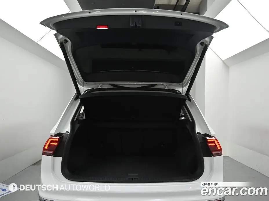 Volkswagen Tiguan 2018 2.0 автомат (гидро), фото 19 Volkswagen Tiguan 2018 2.0 автомат (гидро), фото 19