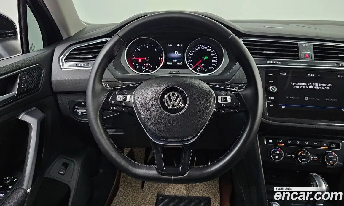 Volkswagen Tiguan 2018 2.0 автомат (гидро), фото 18 Volkswagen Tiguan 2018 2.0 автомат (гидро), фото 18