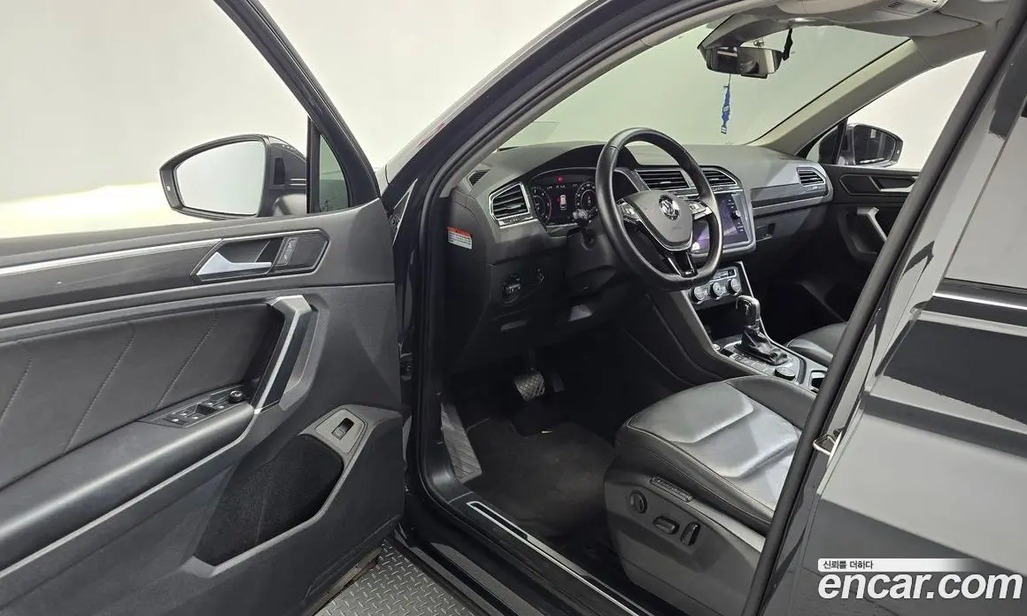Volkswagen Tiguan 2018 2.0 автомат (гидро), фото 13 Volkswagen Tiguan 2018 2.0 автомат (гидро), фото 13