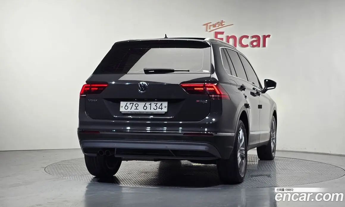 Volkswagen Tiguan 2018 2.0 автомат (гидро), фото 4 Volkswagen Tiguan 2018 2.0 автомат (гидро), фото 4