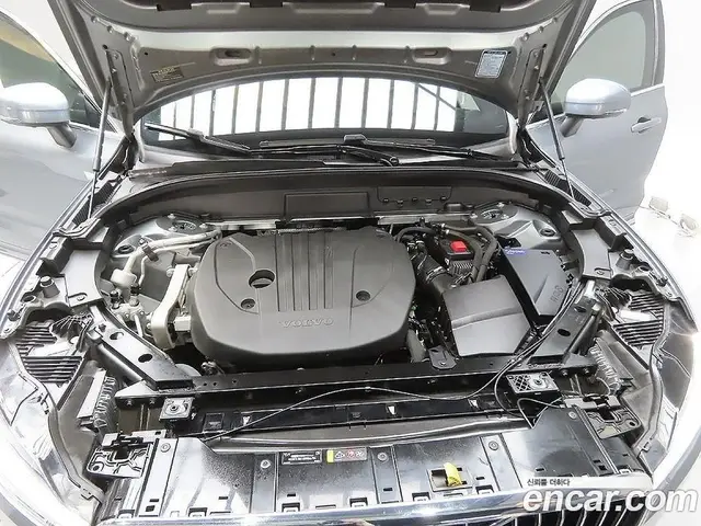 Volvo XC60 2021 2.0 автомат (гидро), миниатюра 6 Volvo XC60 2021 2.0 автомат (гидро), миниатюра 6