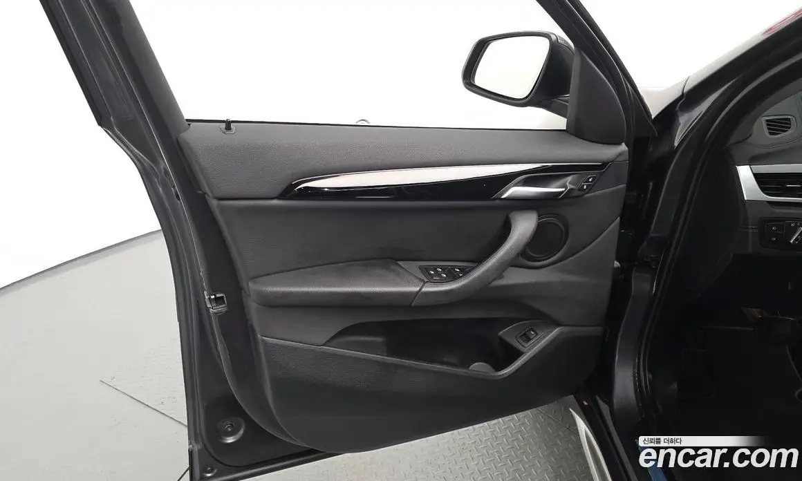 BMW X1 2022 2.0 автомат (гидро), фото 13