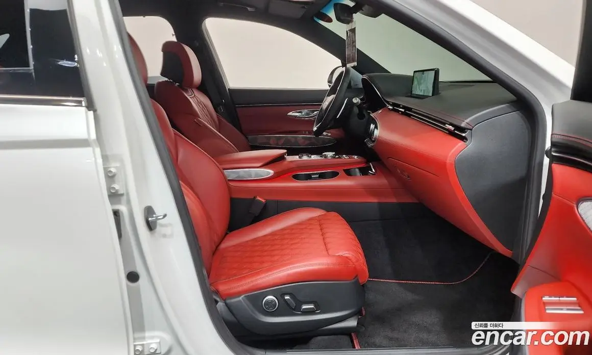 Genesis GV70 2022 2.5 автомат (гидро), фото 16 Genesis GV70 2022 2.5 автомат (гидро), фото 16