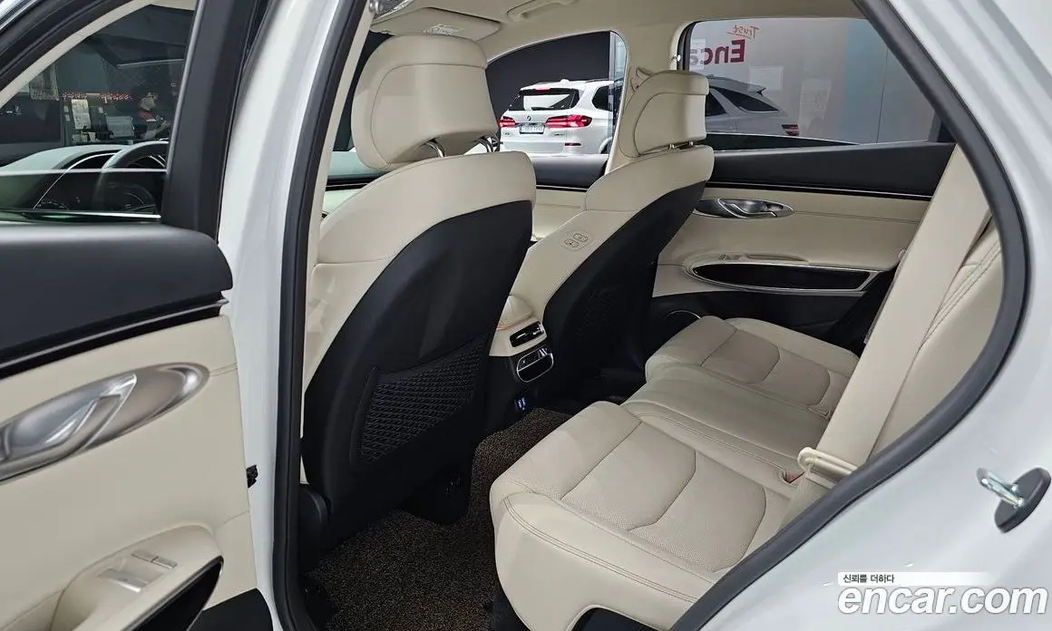 Genesis GV70 2024 2.5 автомат (гидро), фото 12 Genesis GV70 2024 2.5 автомат (гидро), фото 12