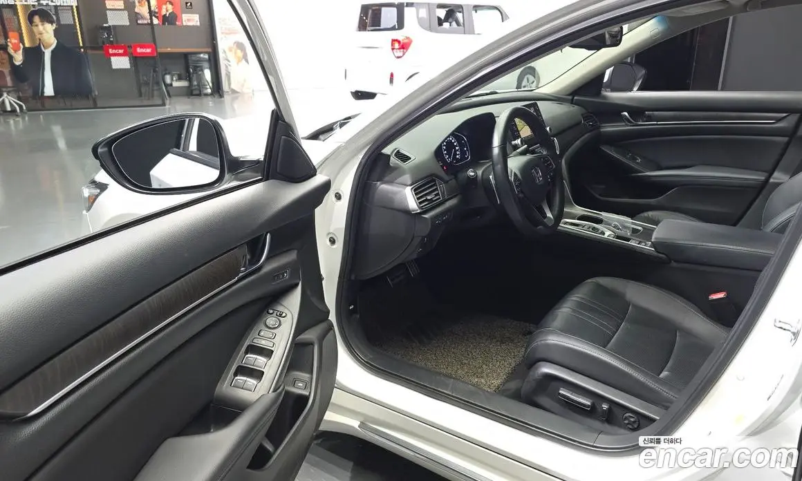Honda Accord 2018 2.0 автомат (гидро), фото 13