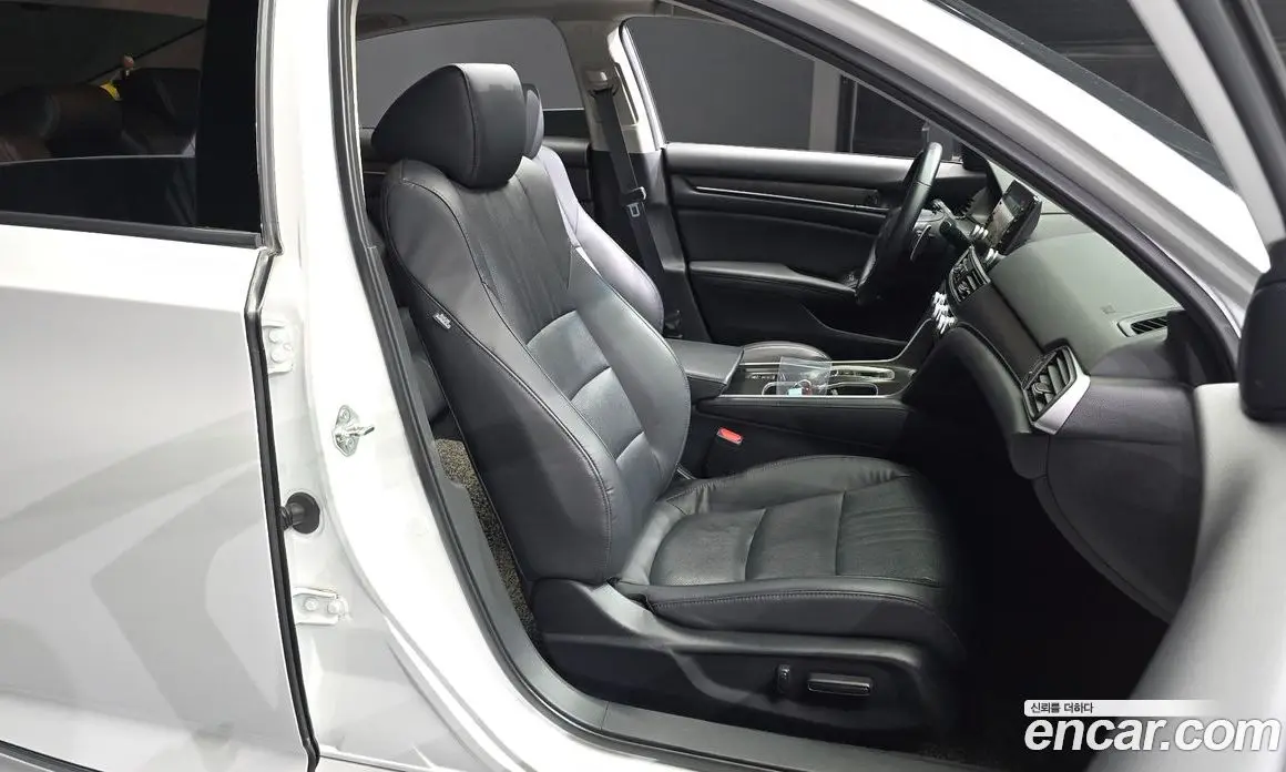 Honda Accord 2018 2.0 автомат (гидро), фото 16