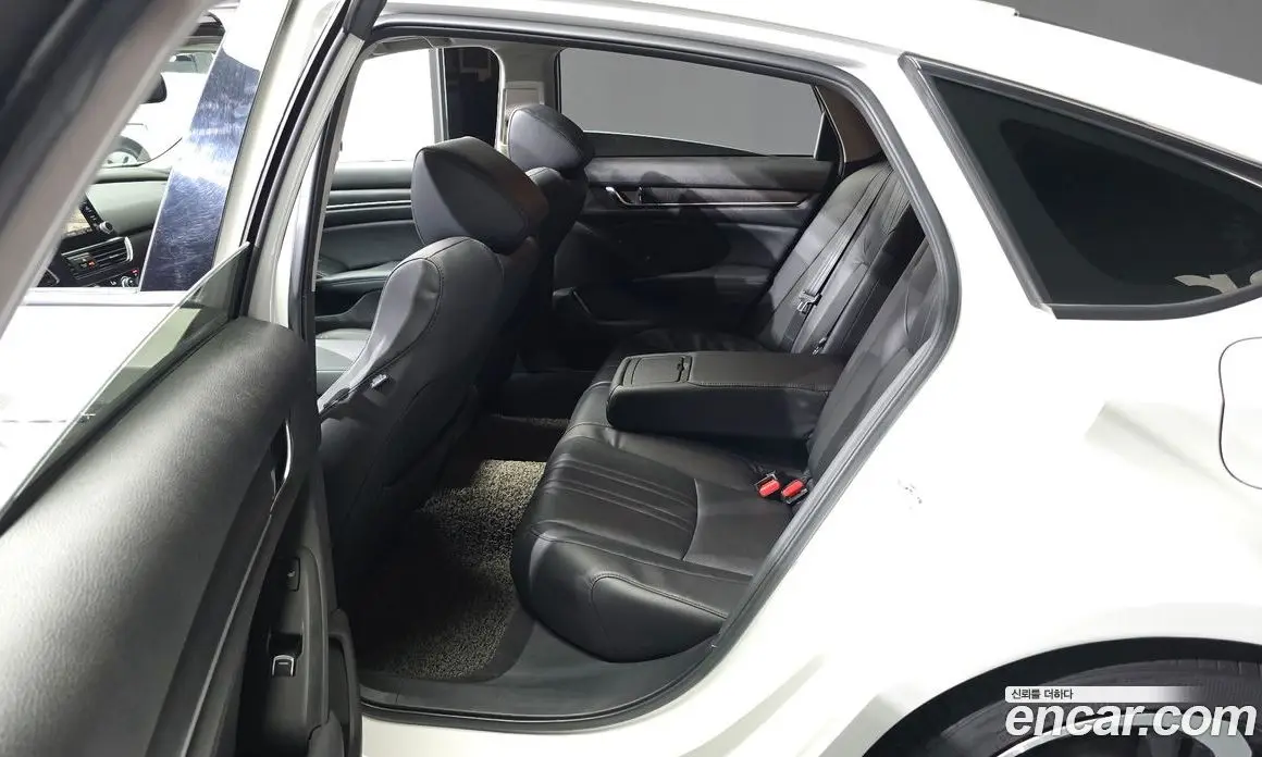 Honda Accord 2018 2.0 автомат (гидро), фото 17