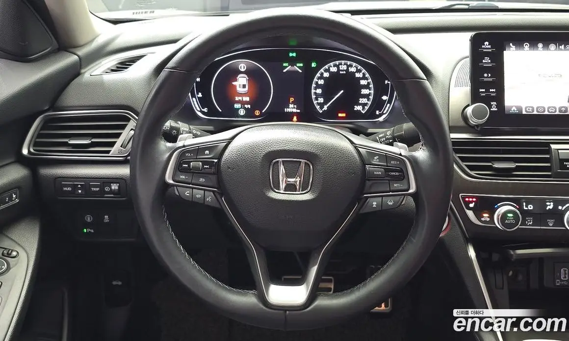 Honda Accord 2018 2.0 автомат (гидро), фото 20
