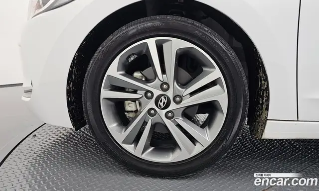 Hyundai Avante 2017 1.6 автомат (гидро), миниатюра 5 Hyundai Avante 2017 1.6 автомат (гидро), миниатюра 5
