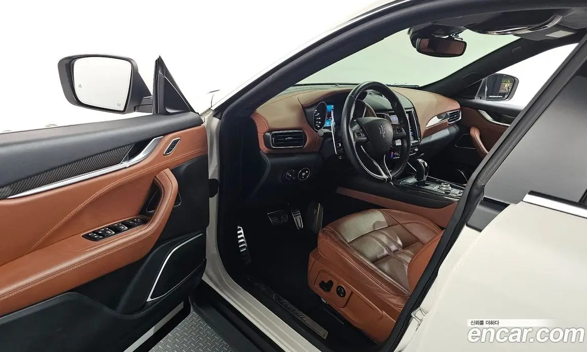 Maserati Levante 2017 3.0 автомат (гидро), фото 10 Maserati Levante 2017 3.0 автомат (гидро), фото 10