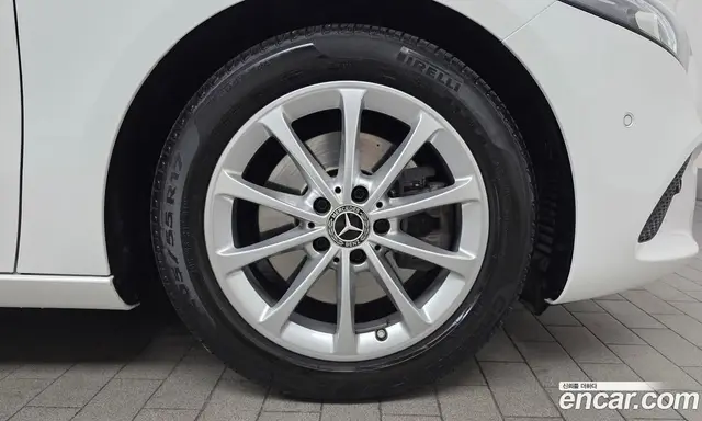 Mercedes-Benz A-Class 2020 2.0 автомат (гидро), миниатюра 5 Mercedes-Benz A-Class 2020 2.0 автомат (гидро), миниатюра 5