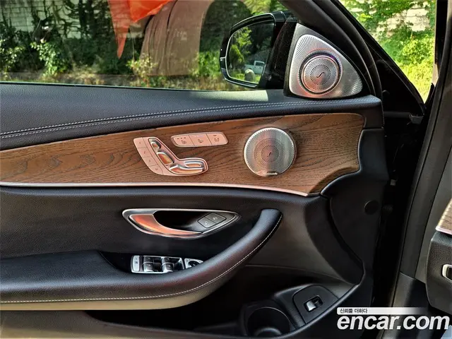 Mercedes-Benz E-Class 2021 1.9 автомат (гидро), миниатюра 12