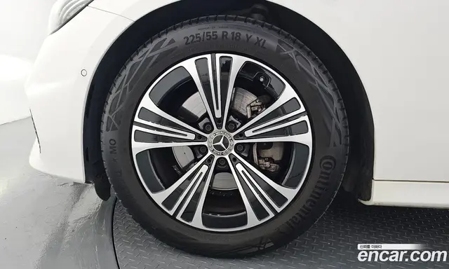 Mercedes-Benz E-Class 2024 2.0 автомат (гидро), миниатюра 5