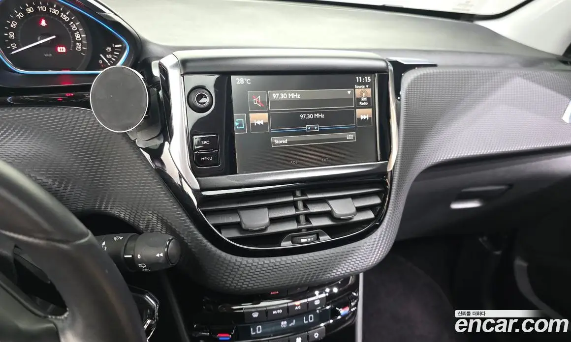 Peugeot 2008 2015 1.6 автомат (гидро), фото 15 Peugeot 2008 2015 1.6 автомат (гидро), фото 15