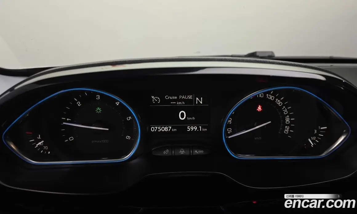 Peugeot 2008 2015 1.6 автомат (гидро), фото 8 Peugeot 2008 2015 1.6 автомат (гидро), фото 8