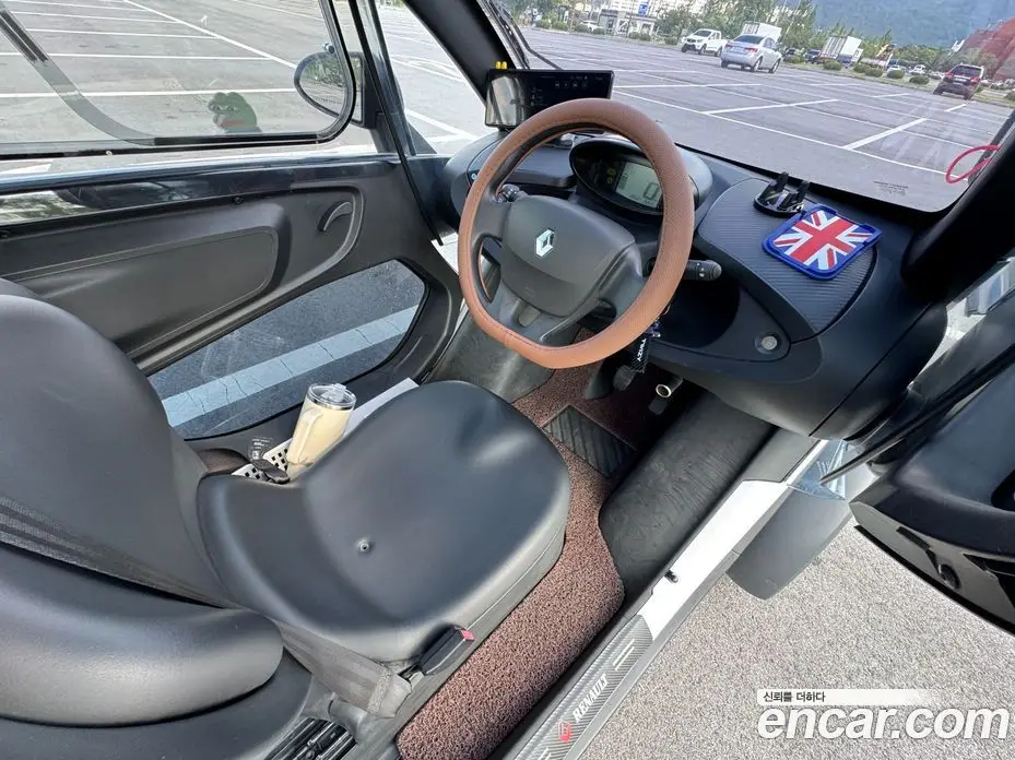 Renault (Samsung) Twizy 2019 0.1 автомат (гидро), фото 13 Renault (Samsung) Twizy 2019 0.1 автомат (гидро), фото 13