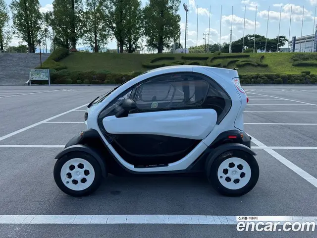 Renault (Samsung) Twizy 2019 0.1 автомат (гидро), миниатюра 3 Renault (Samsung) Twizy 2019 0.1 автомат (гидро), миниатюра 3