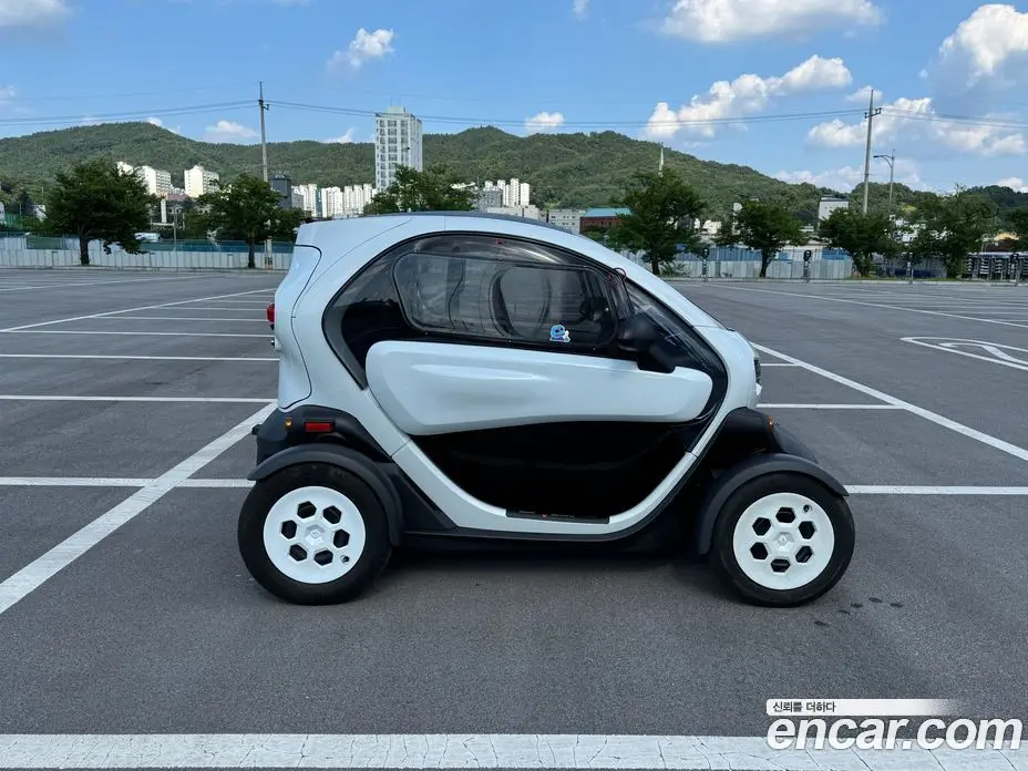 Renault (Samsung) Twizy 2019 0.1 автомат (гидро), фото 4 Renault (Samsung) Twizy 2019 0.1 автомат (гидро), фото 4