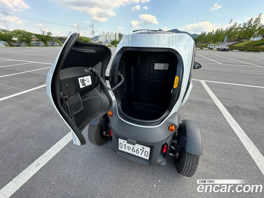 Renault (Samsung) Twizy 2019 0.1 автомат (гидро), фото 6 Renault (Samsung) Twizy 2019 0.1 автомат (гидро), фото 6