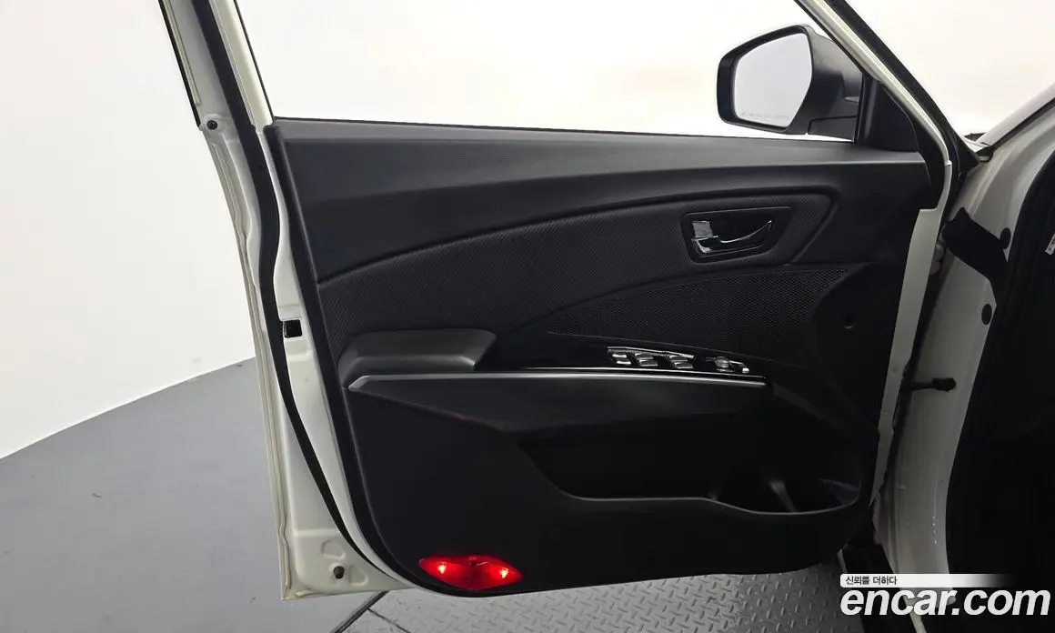 SsangYong TIBOLI 2018 1.6 автомат (гидро), фото 14