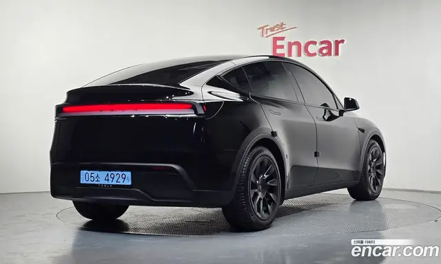 Tesla Model Y 2025 0.3 автомат (гидро), миниатюра 1 Tesla Model Y 2025 0.3 автомат (гидро), миниатюра 1