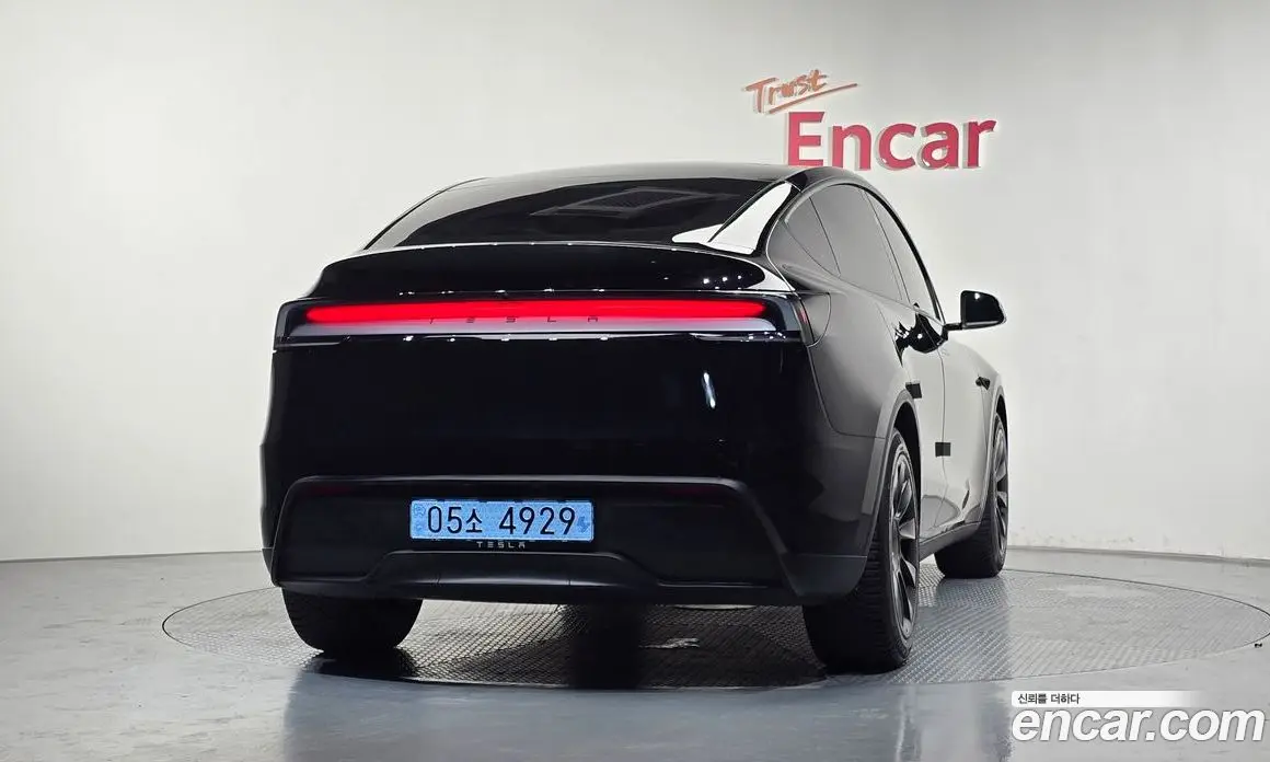 Tesla Model Y 2025 0.3 автомат (гидро), фото 3 Tesla Model Y 2025 0.3 автомат (гидро), фото 3
