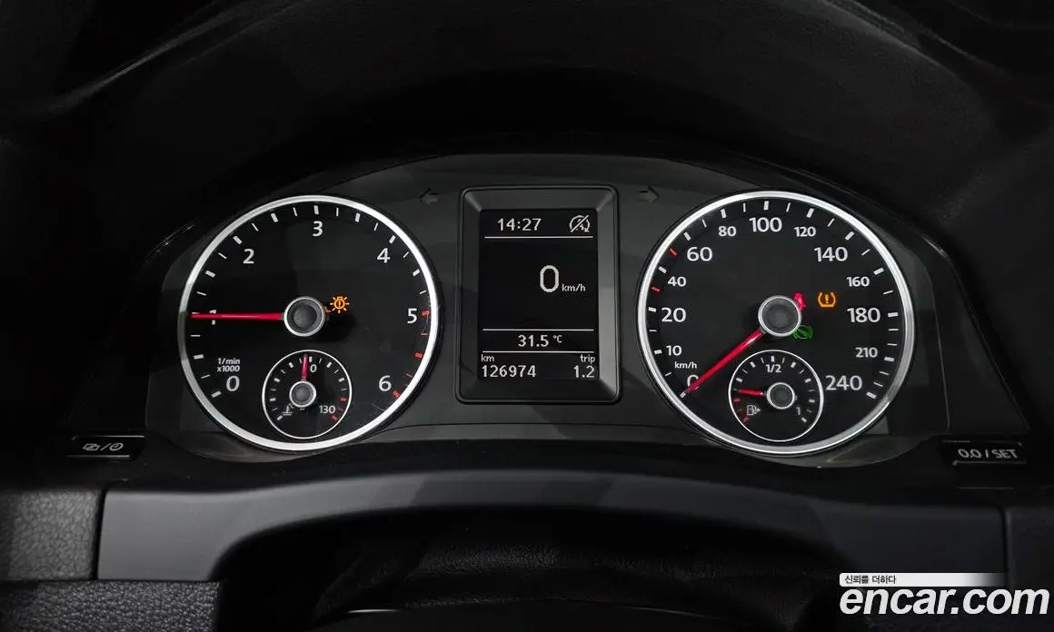 Volkswagen Tiguan 2014 2.0 автомат (гидро), фото 11 Volkswagen Tiguan 2014 2.0 автомат (гидро), фото 11