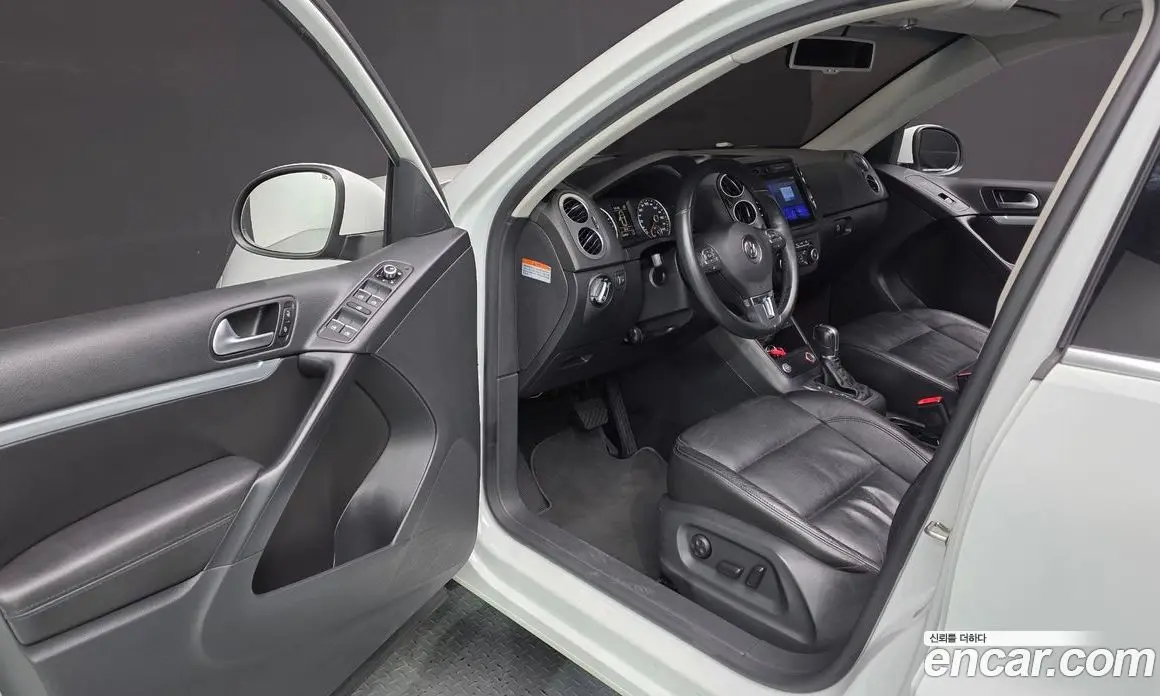 Volkswagen Tiguan 2014 2.0 автомат (гидро), фото 13 Volkswagen Tiguan 2014 2.0 автомат (гидро), фото 13