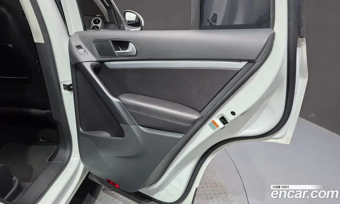 Volkswagen Tiguan 2014 2.0 автомат (гидро), фото 15 Volkswagen Tiguan 2014 2.0 автомат (гидро), фото 15