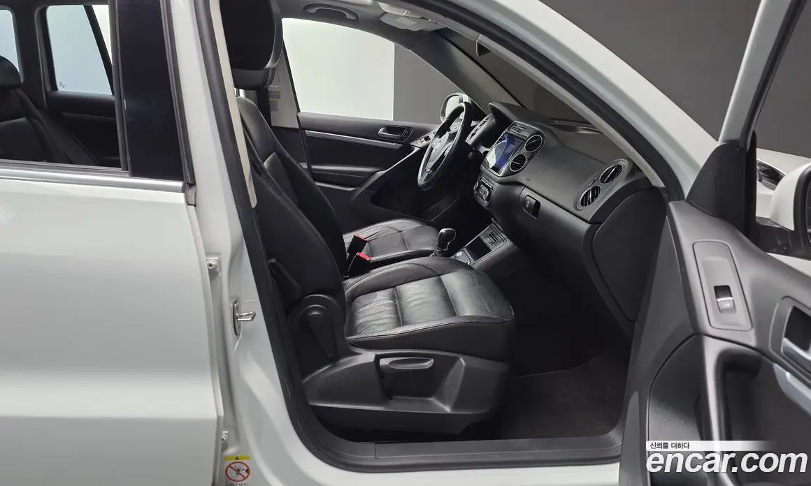 Volkswagen Tiguan 2014 2.0 автомат (гидро), фото 17 Volkswagen Tiguan 2014 2.0 автомат (гидро), фото 17