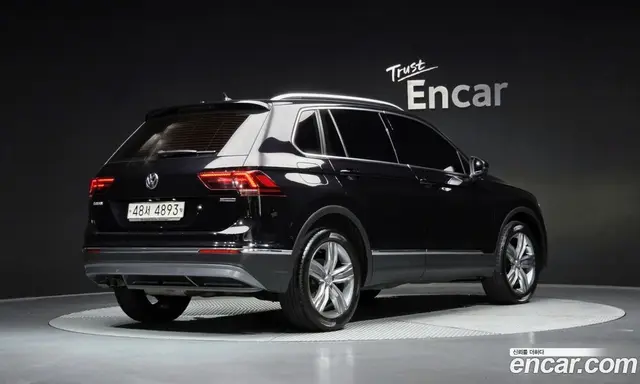 Volkswagen Tiguan 2018 2.0 автомат (гидро), миниатюра 1 Volkswagen Tiguan 2018 2.0 автомат (гидро), миниатюра 1